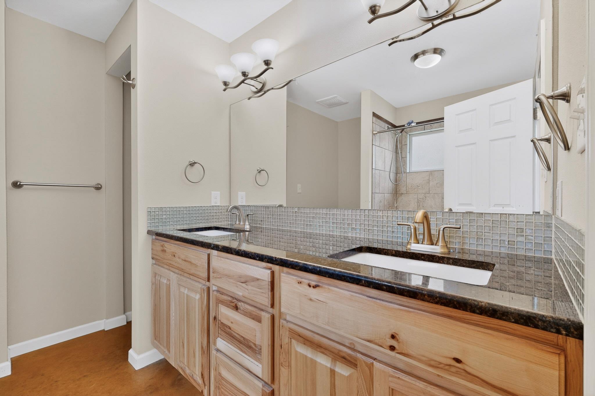 5 Las Flores Dr, Wimberley, TX 78676