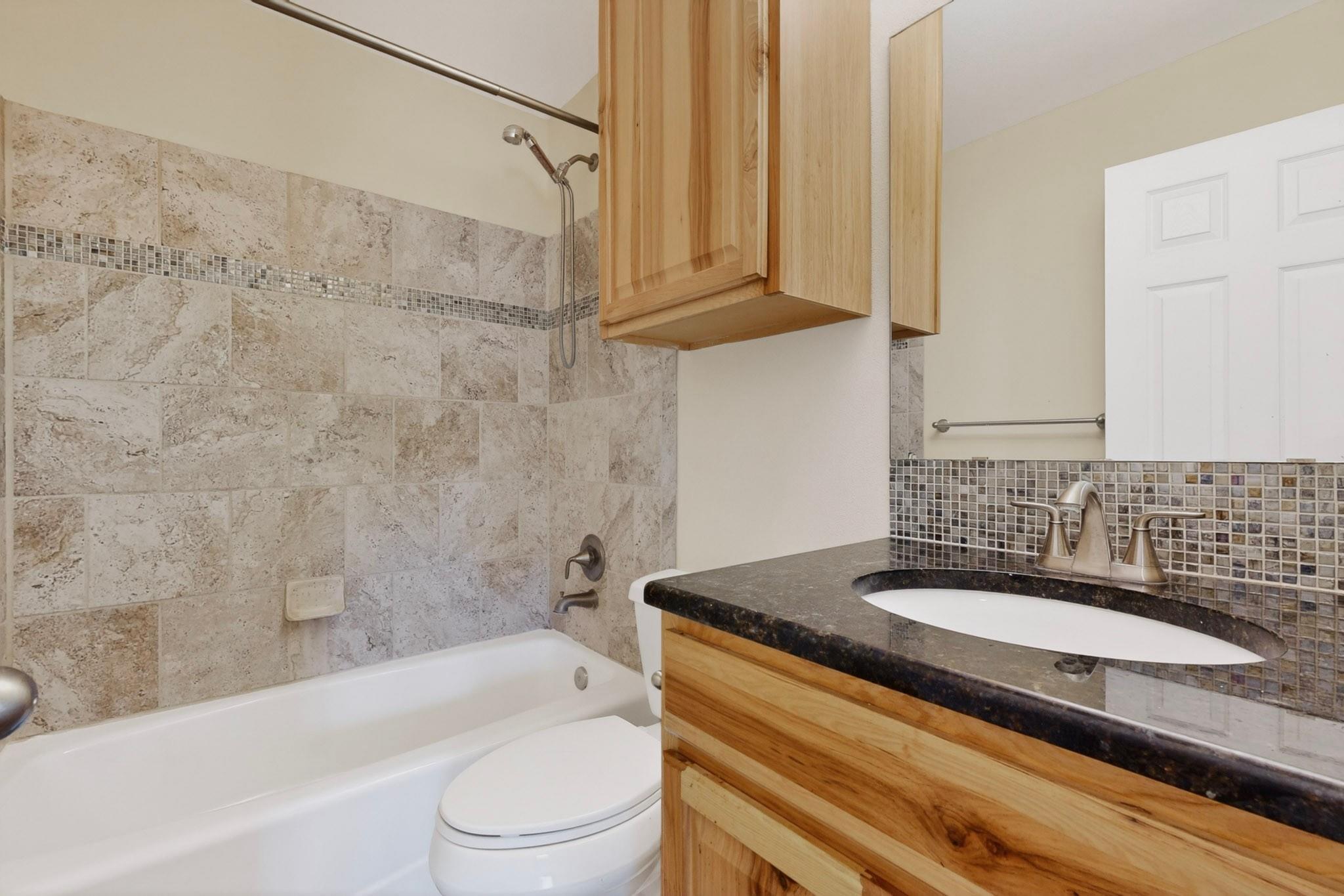 5 Las Flores Dr, Wimberley, TX 78676