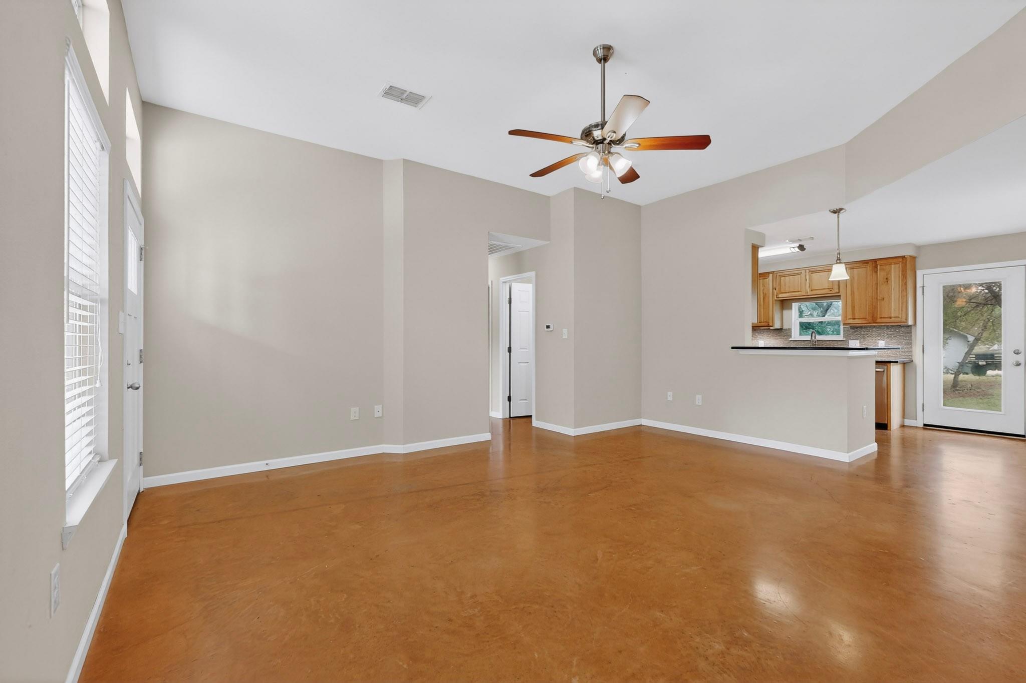 5 Las Flores Dr, Wimberley, TX 78676