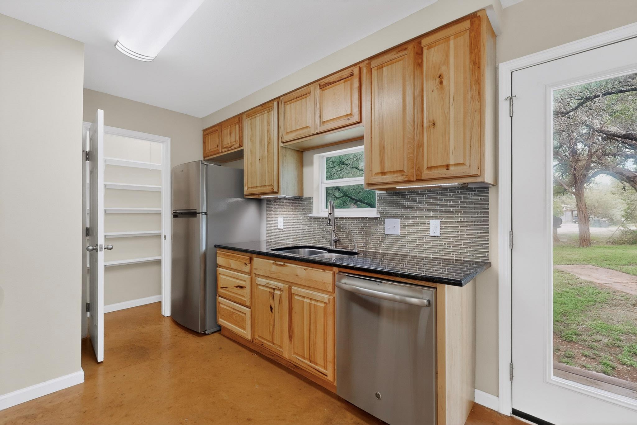 5 Las Flores Dr, Wimberley, TX 78676