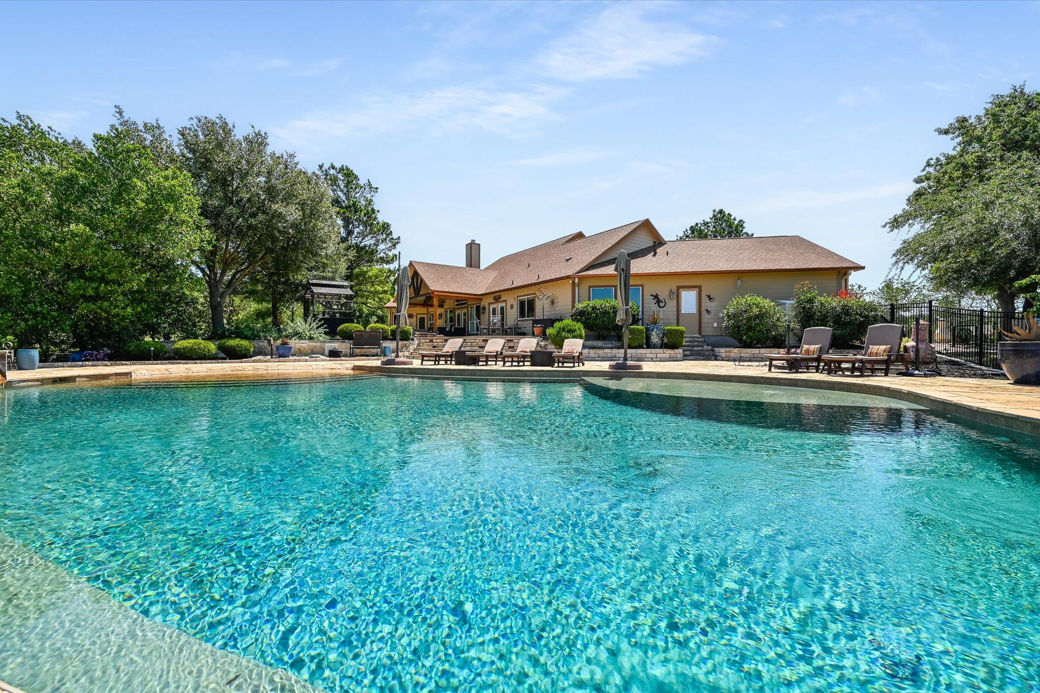 102 Osprey Cir, Bastrop, TX 78602