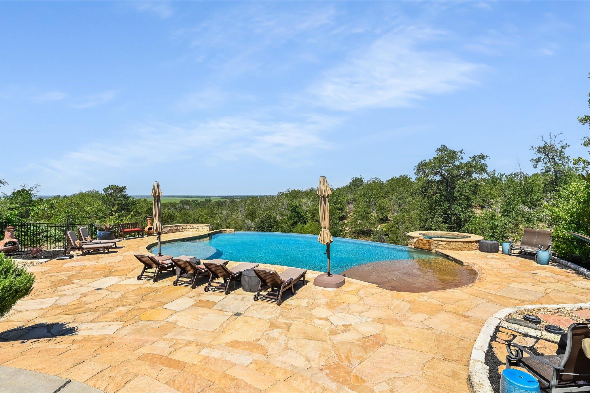 102 Osprey Cir, Bastrop, TX 78602