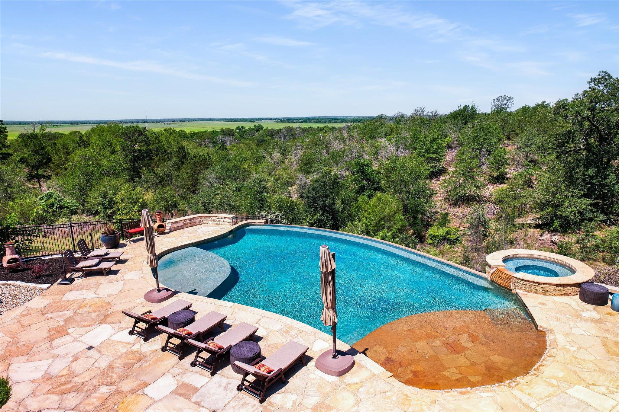 102 Osprey Cir, Bastrop, TX 78602