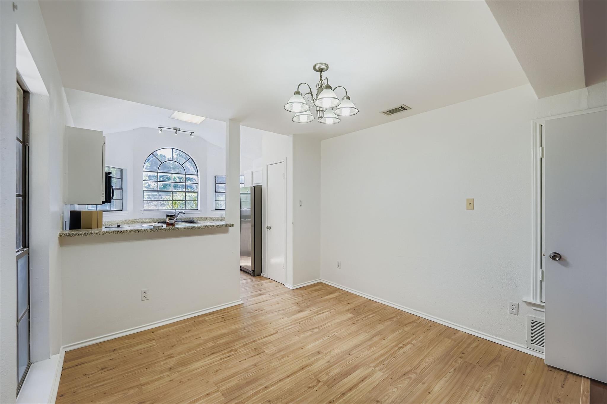 2100 Buckeye Ln, Round Rock, TX 78664