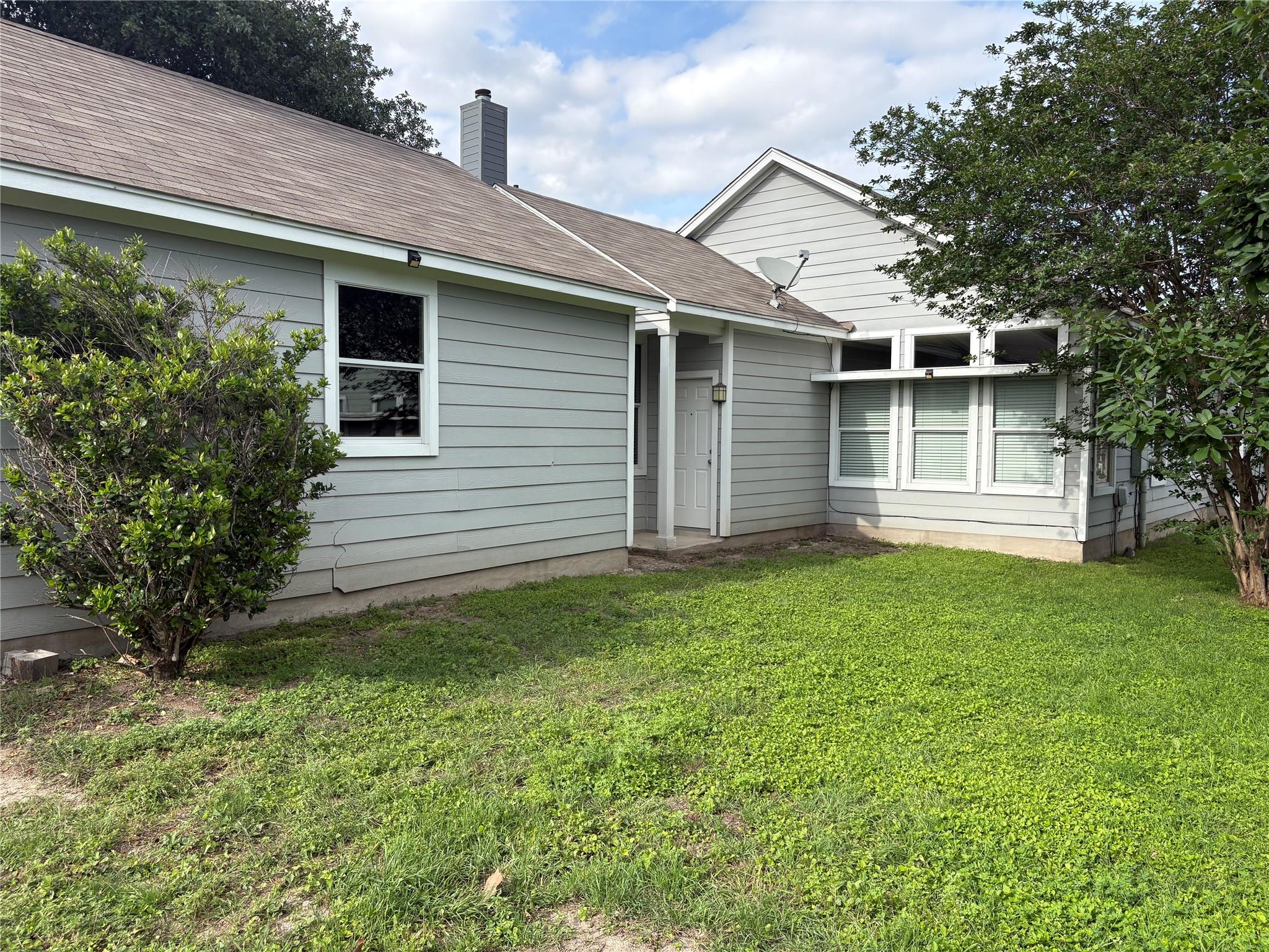 1076 Sanders, Kyle, TX 78640