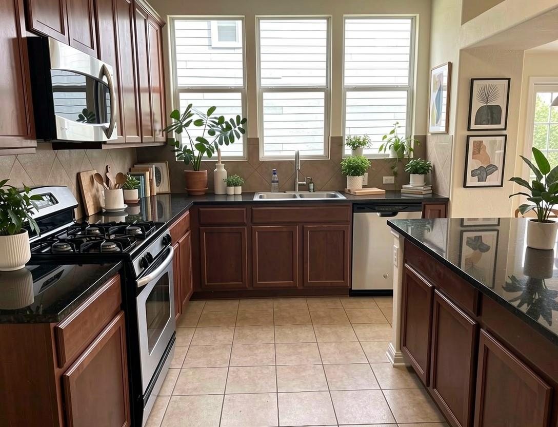 1076 Sanders, Kyle, TX 78640