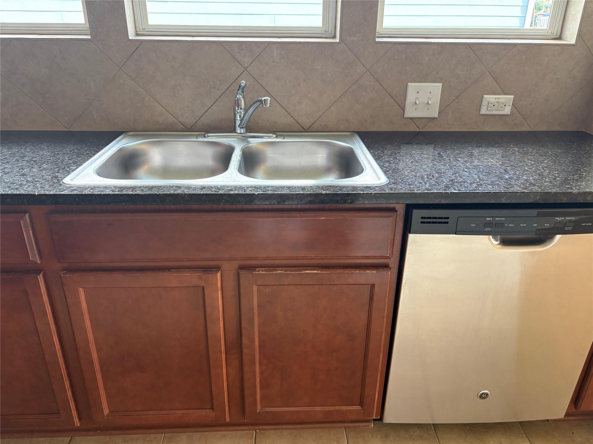 1076 Sanders, Kyle, TX 78640