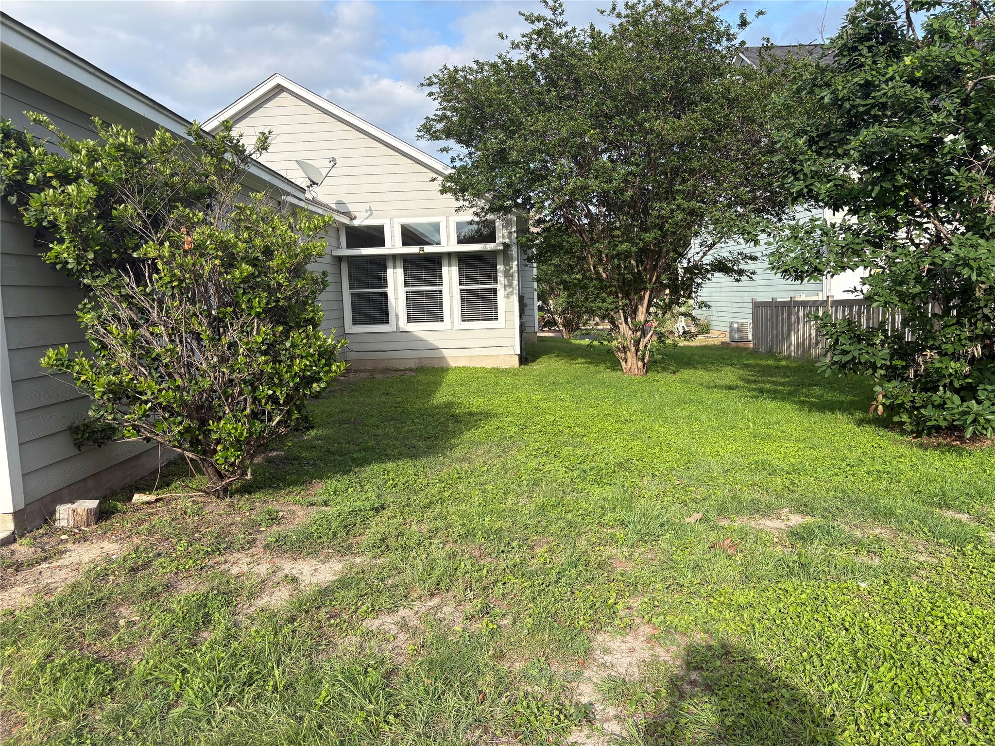 1076 Sanders, Kyle, TX 78640