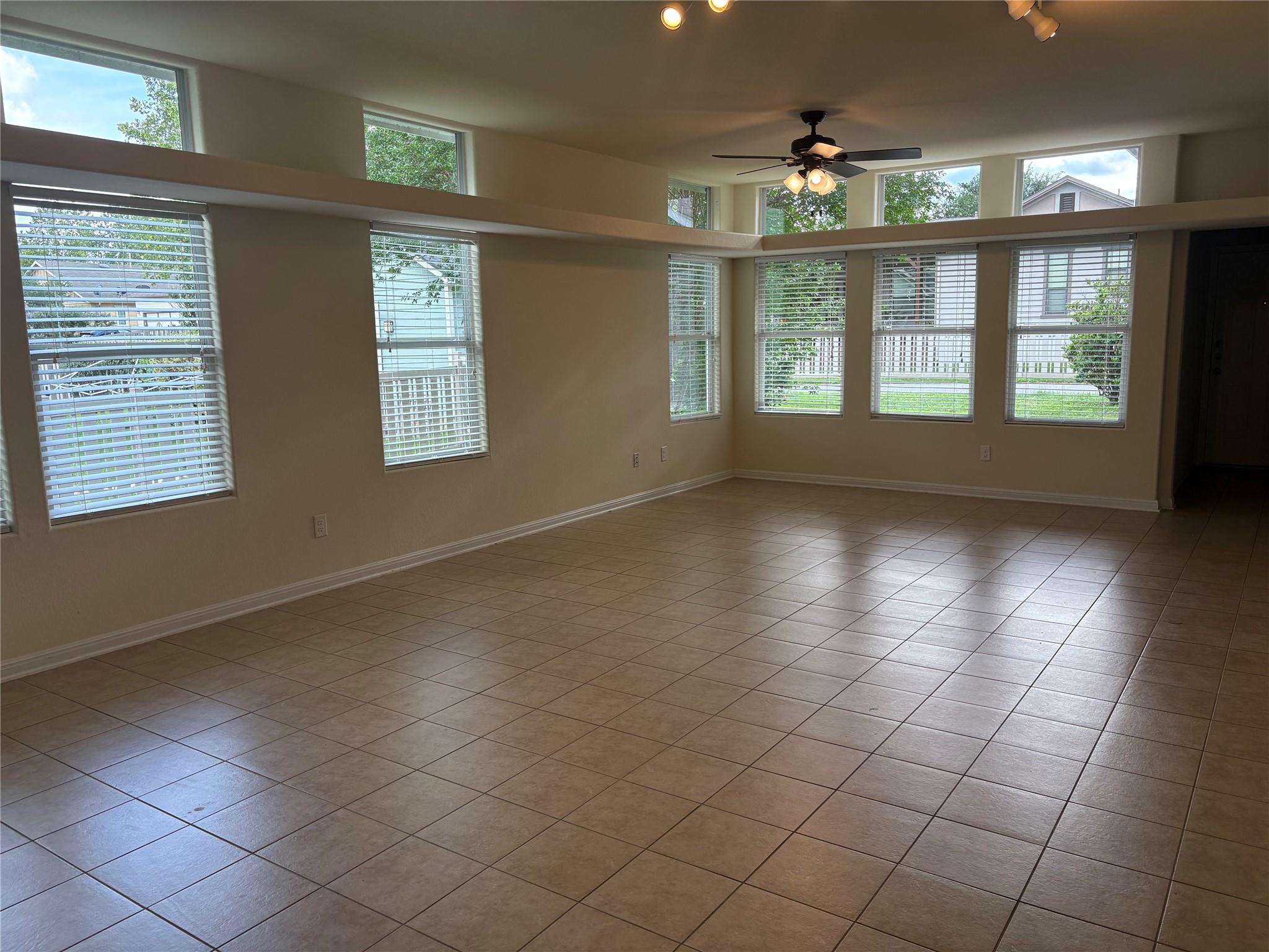 1076 Sanders, Kyle, TX 78640