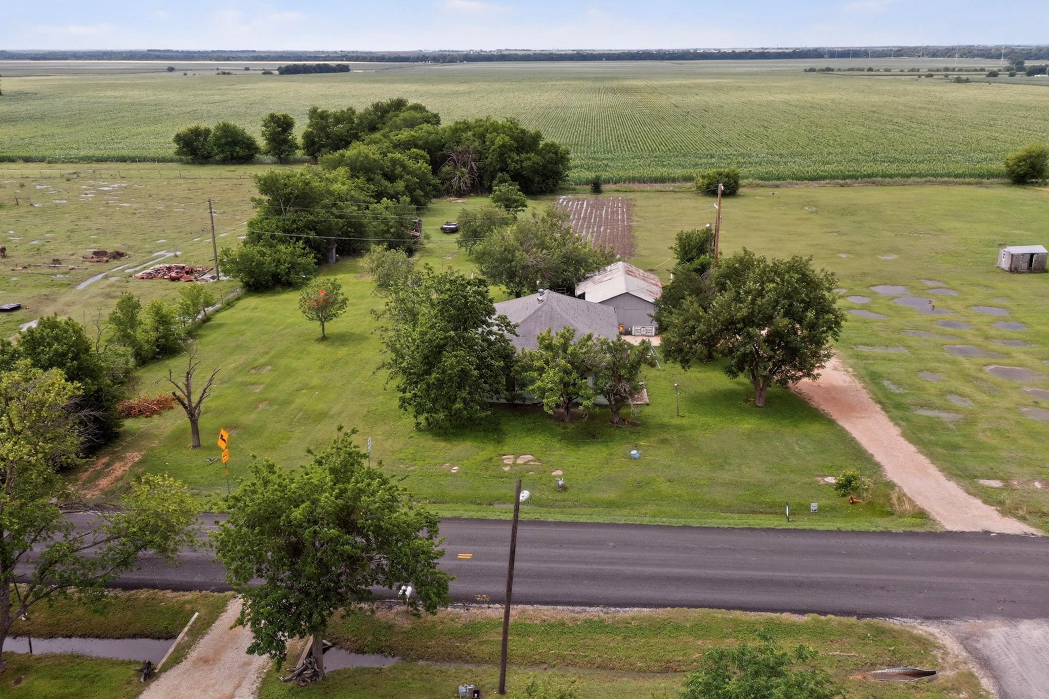 711 E Clark St, Bartlett, TX 76511