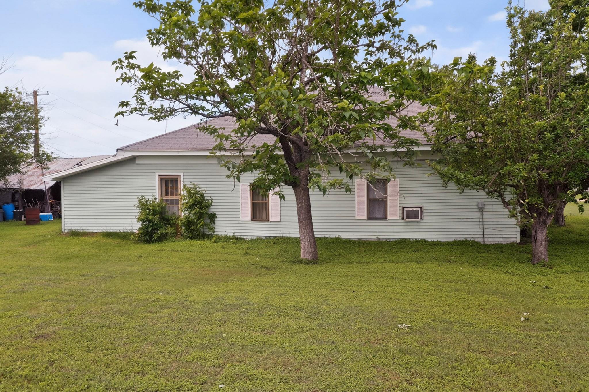 711 E Clark St, Bartlett, TX 76511