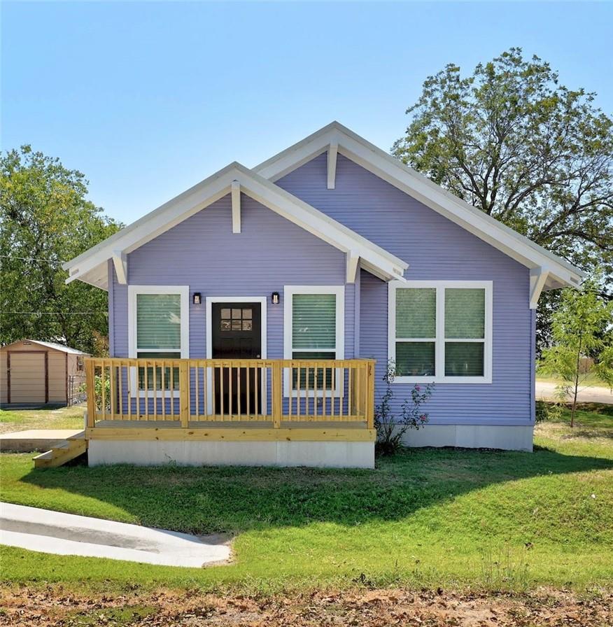 719 W 3rd St, Taylor, TX 76574