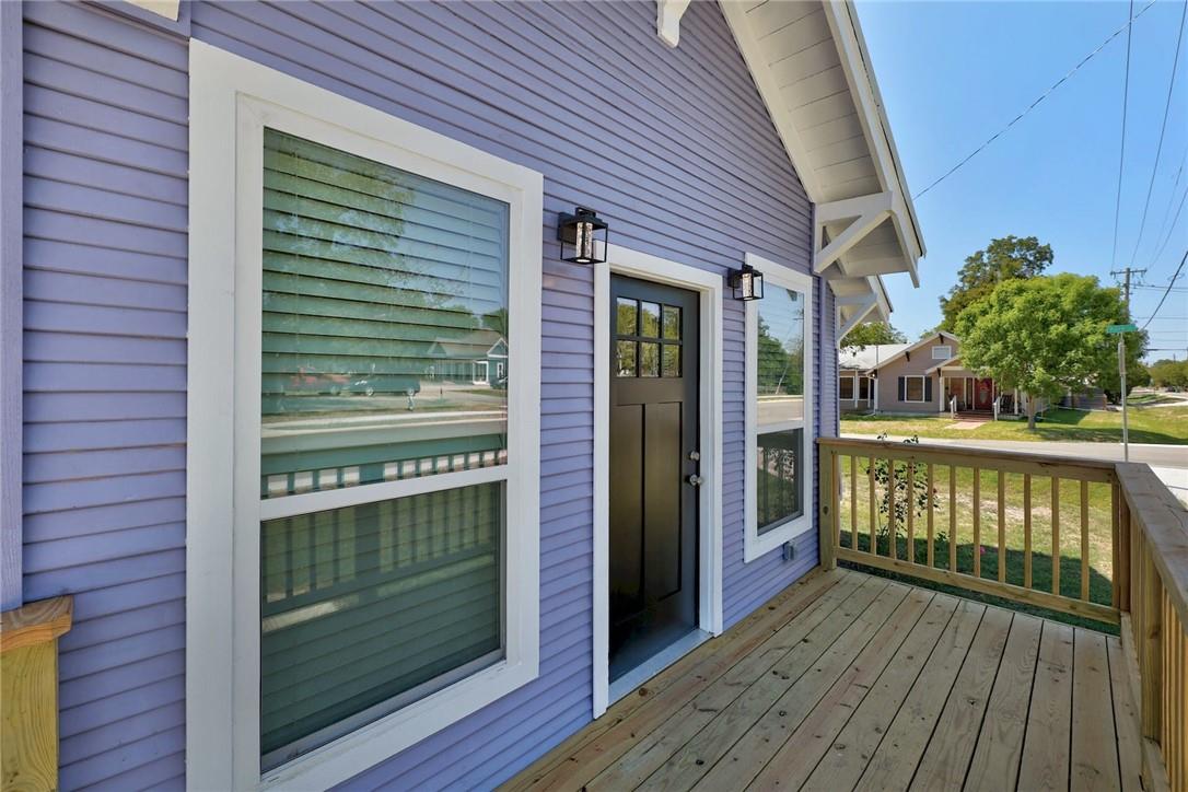 719 W 3rd St, Taylor, TX 76574