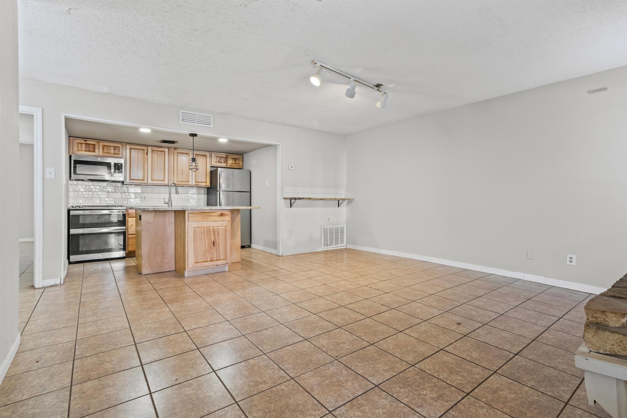 24 Marina Cir, Wimberley, TX 78676