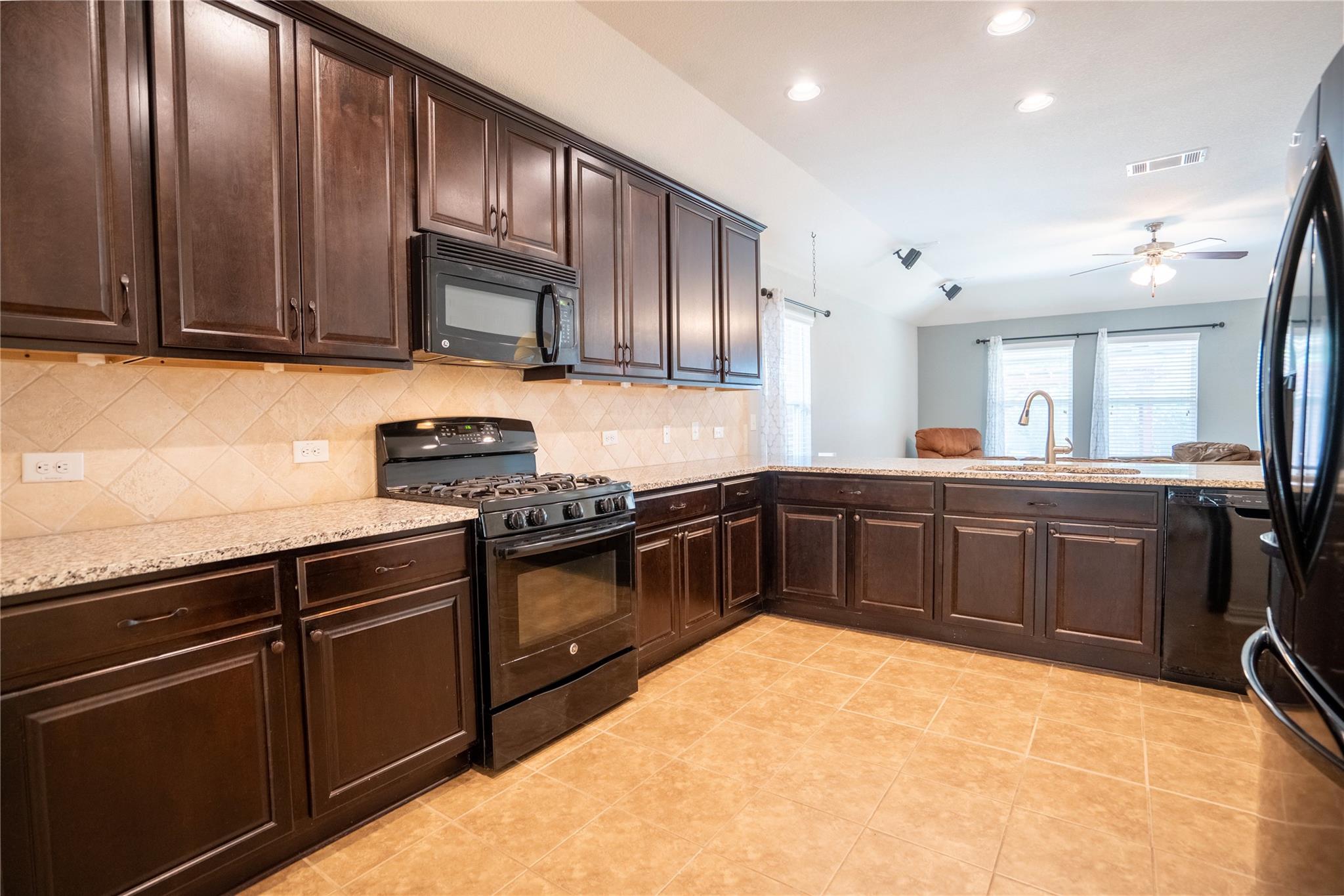 1106 Irina Cv, Hutto, TX 78634
