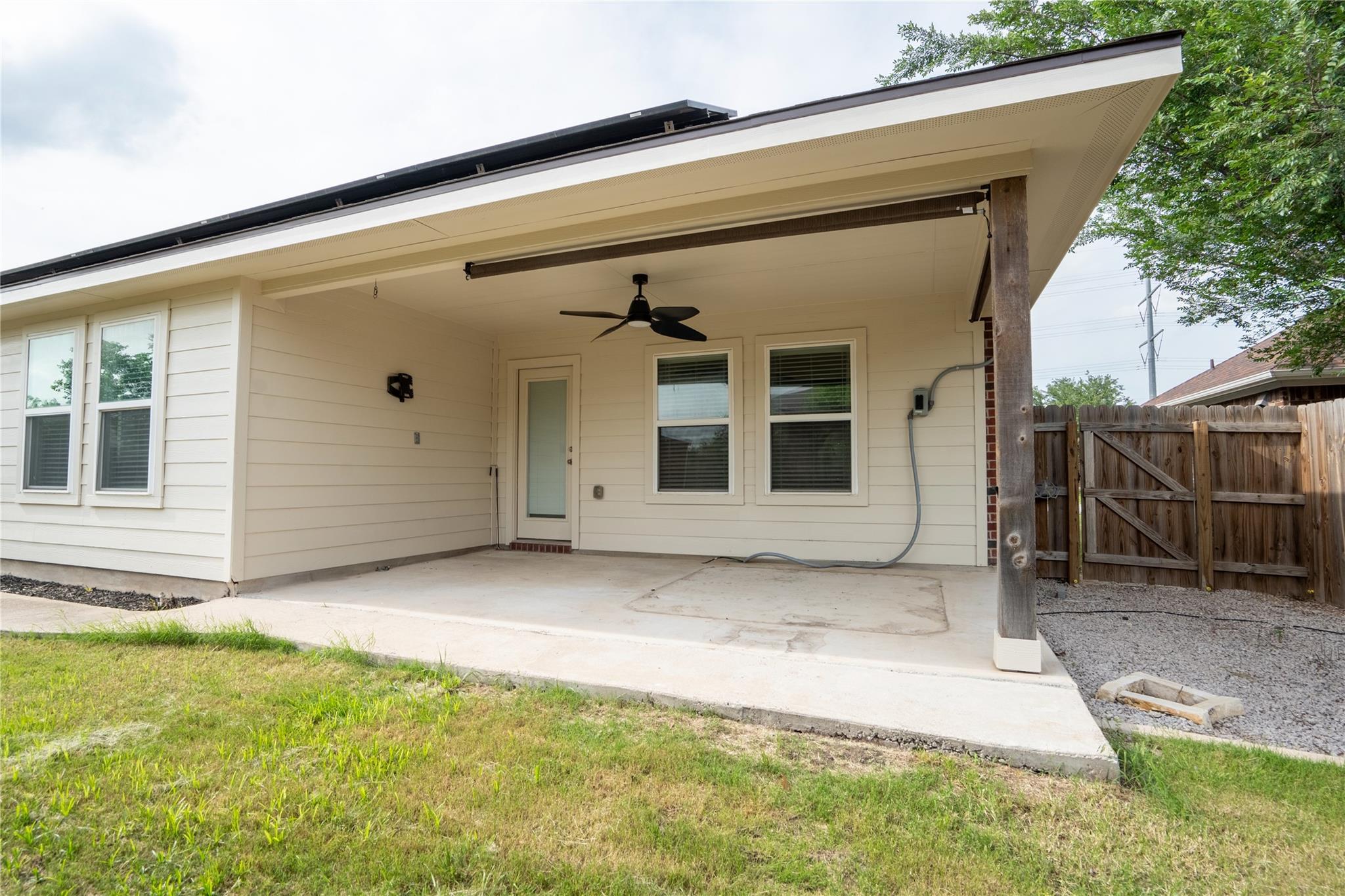 1106 Irina Cv, Hutto, TX 78634