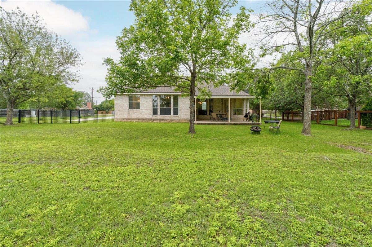 202 Meadow Woods Dr, Kyle, TX 78640