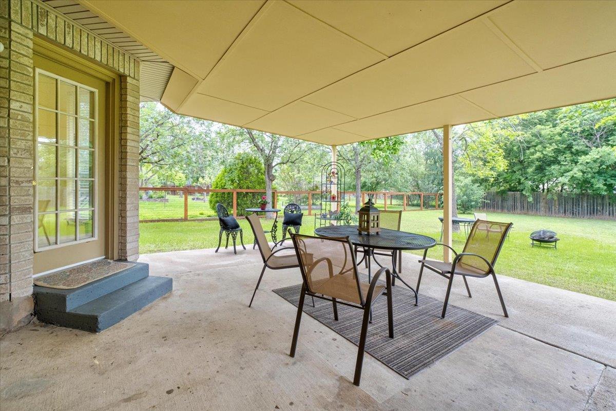 202 Meadow Woods Dr, Kyle, TX 78640