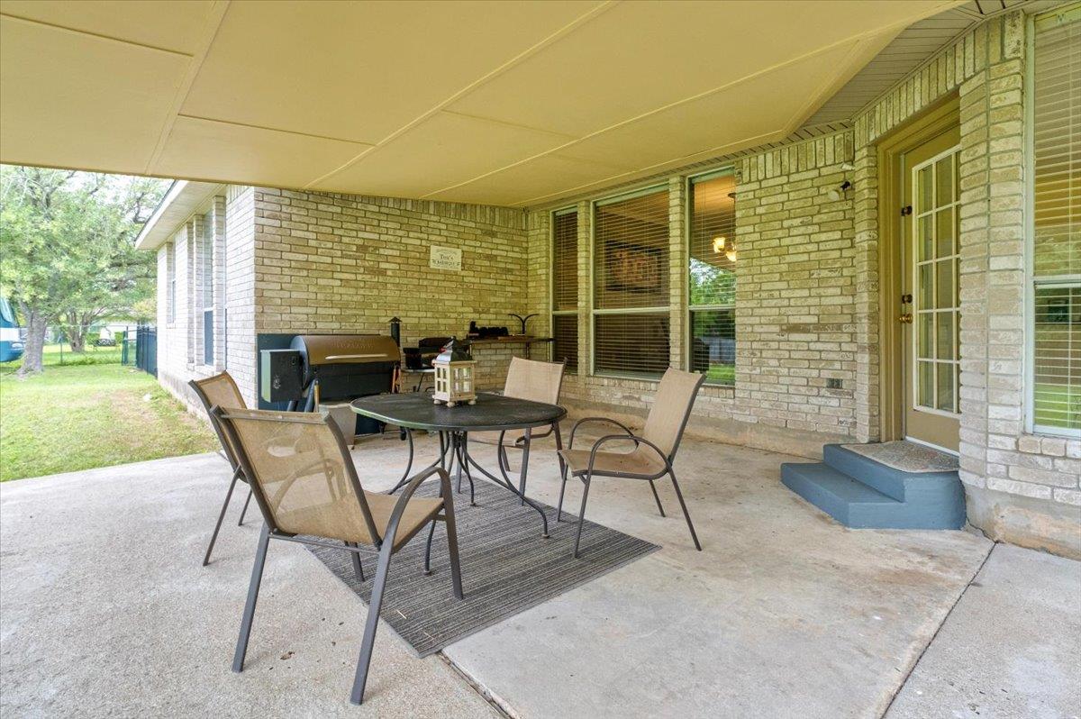 202 Meadow Woods Dr, Kyle, TX 78640