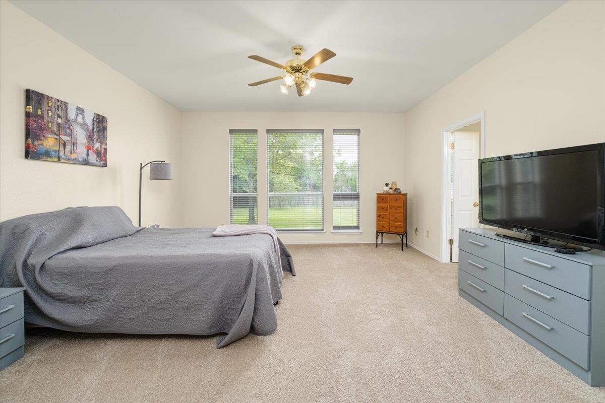 202 Meadow Woods Dr, Kyle, TX 78640