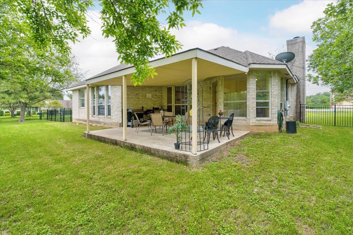 202 Meadow Woods Dr, Kyle, TX 78640