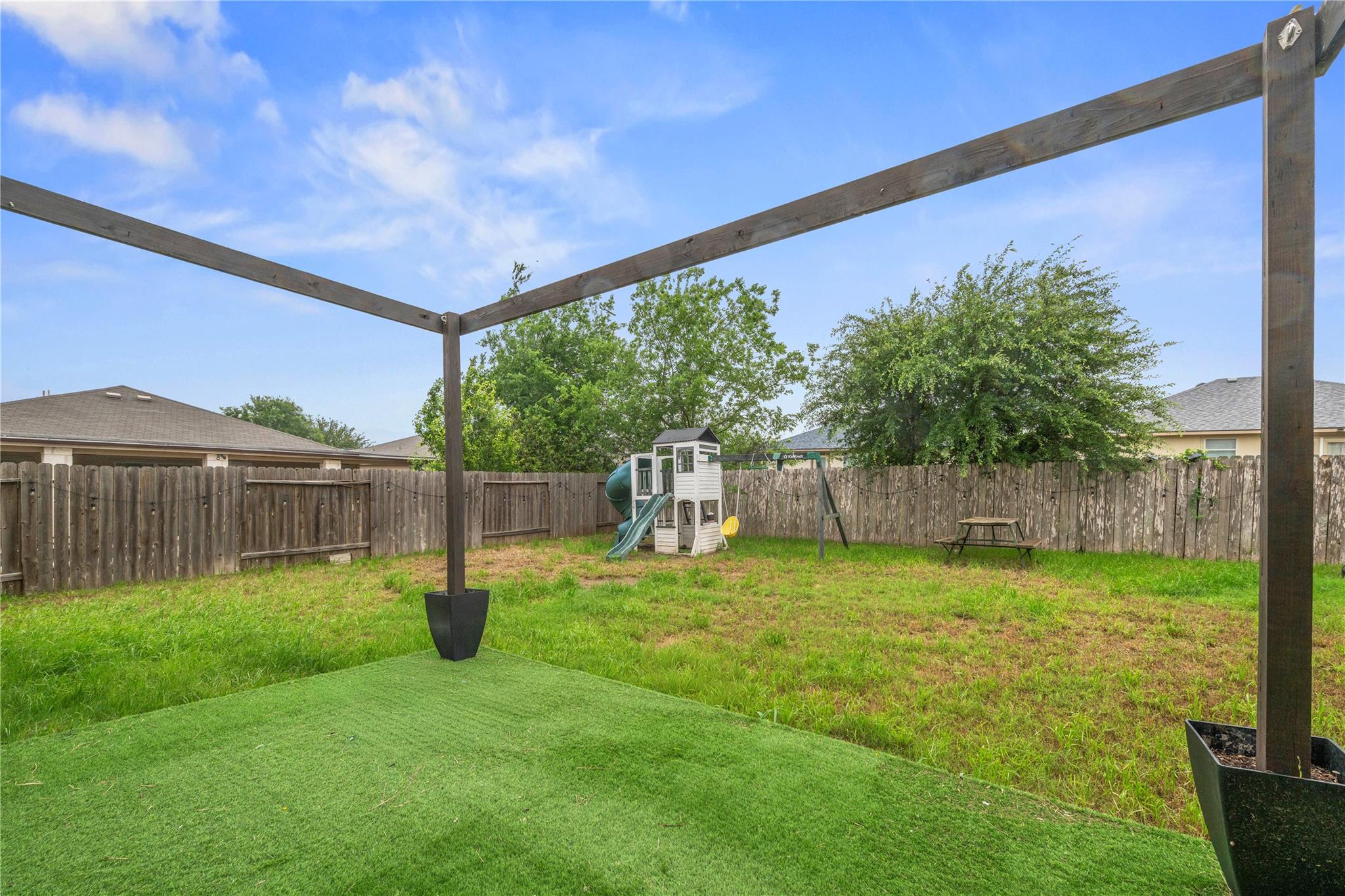 105 J E Brown Ln, Jarrell, TX 76537