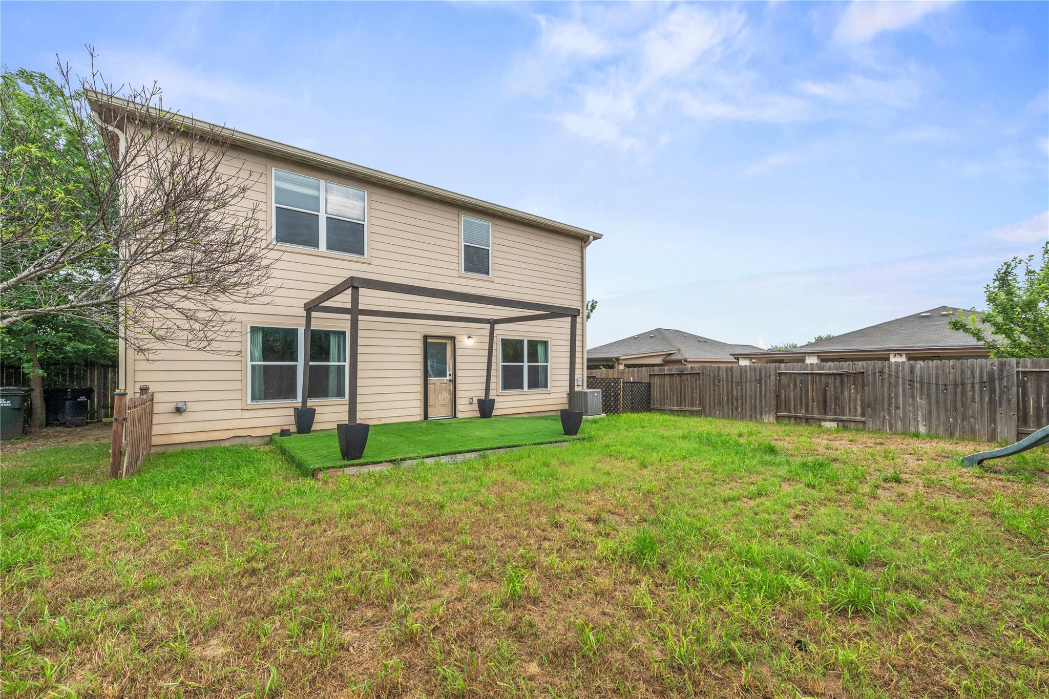 105 J E Brown Ln, Jarrell, TX 76537