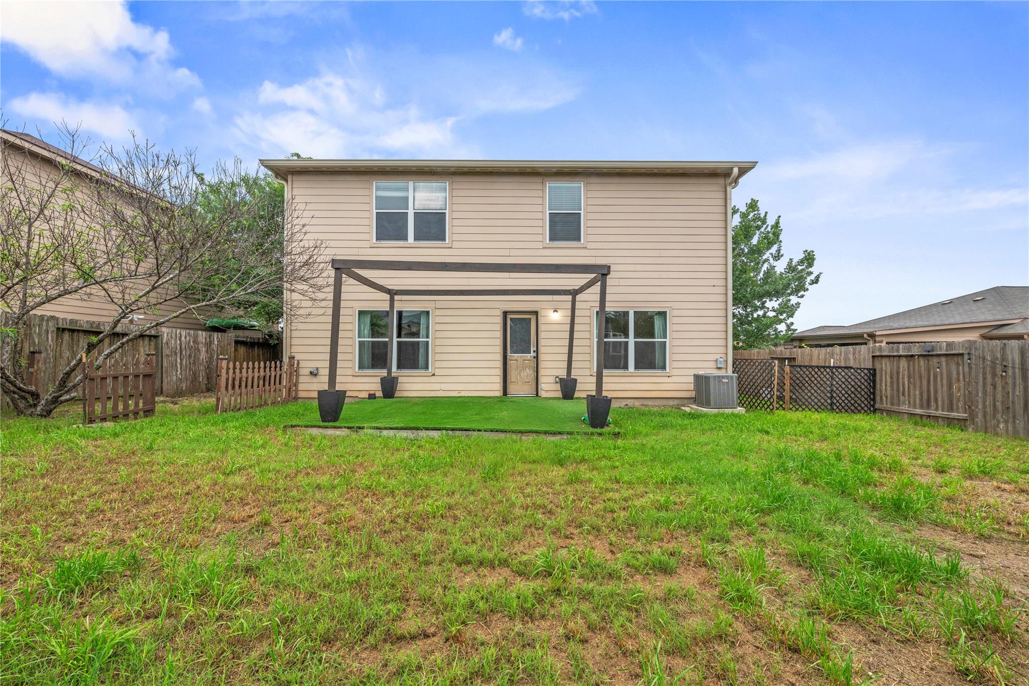 105 J E Brown Ln, Jarrell, TX 76537