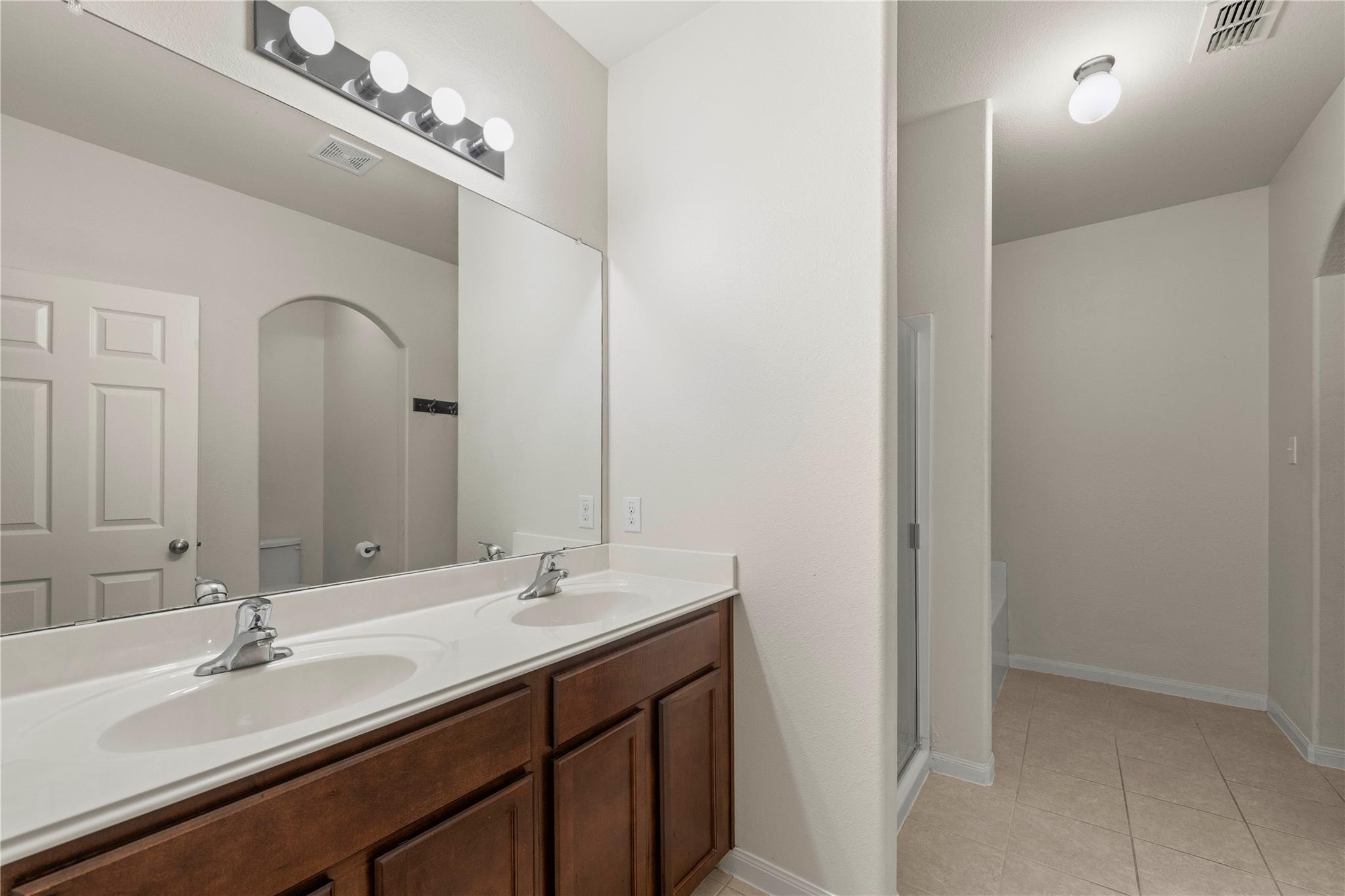 105 J E Brown Ln, Jarrell, TX 76537