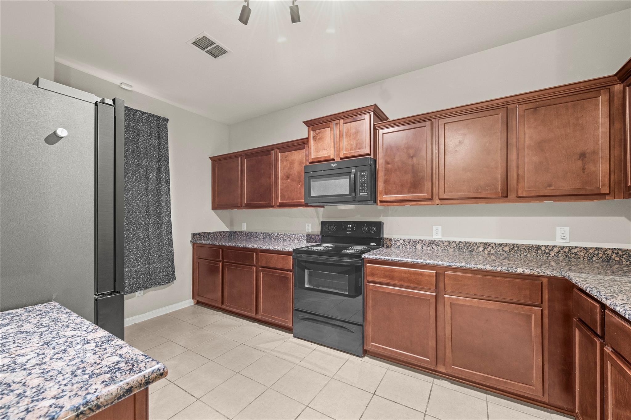 105 J E Brown Ln, Jarrell, TX 76537
