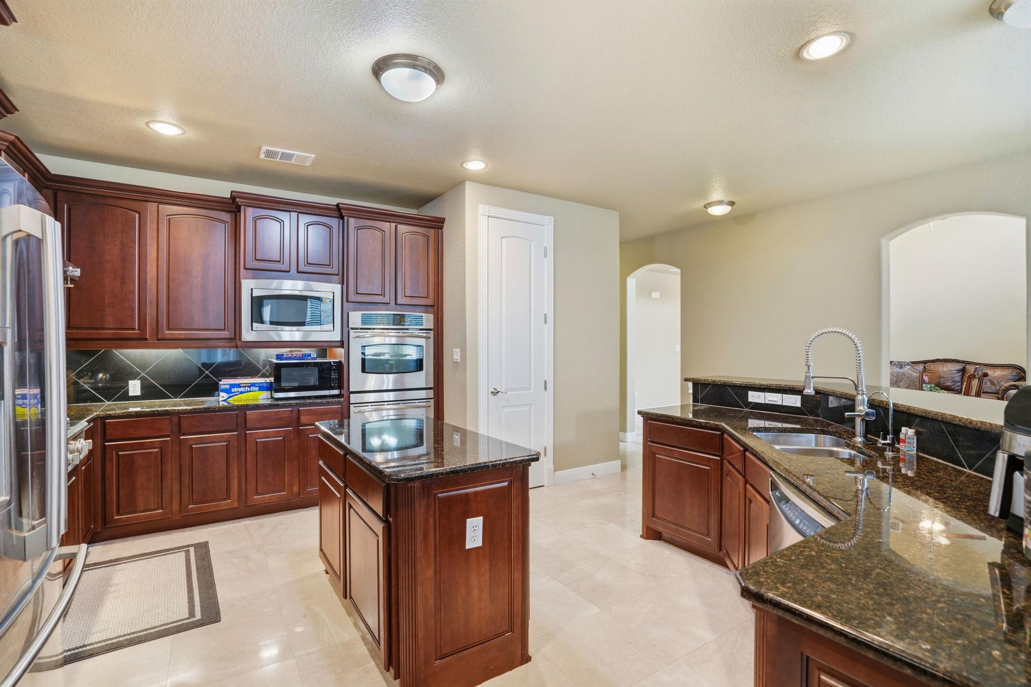 222 Vailco Ln, Austin, TX 78738