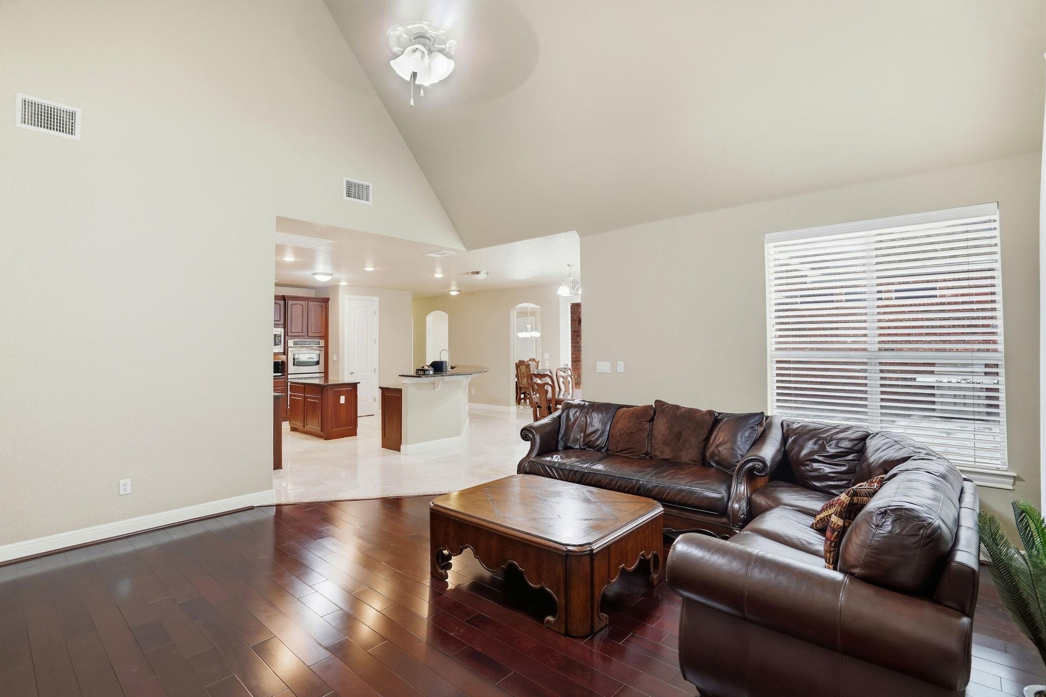 222 Vailco Ln, Austin, TX 78738