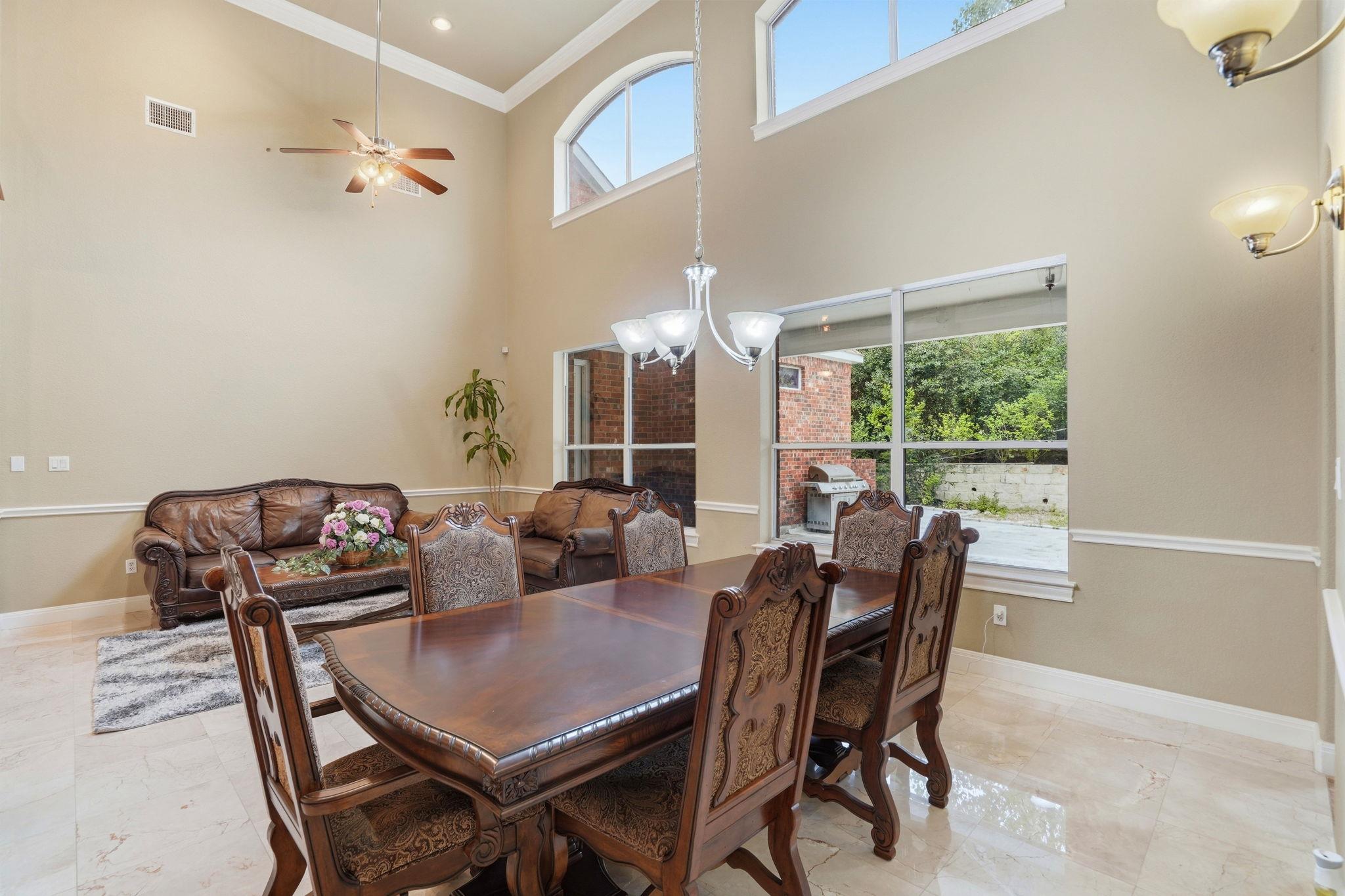 222 Vailco Ln, Austin, TX 78738