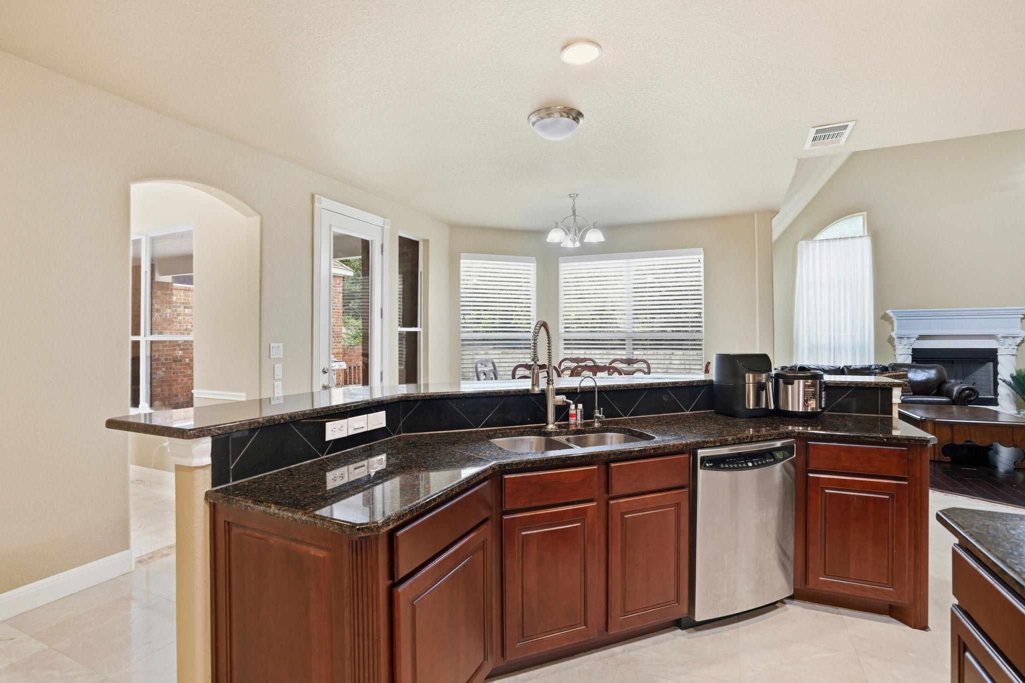 222 Vailco Ln, Austin, TX 78738