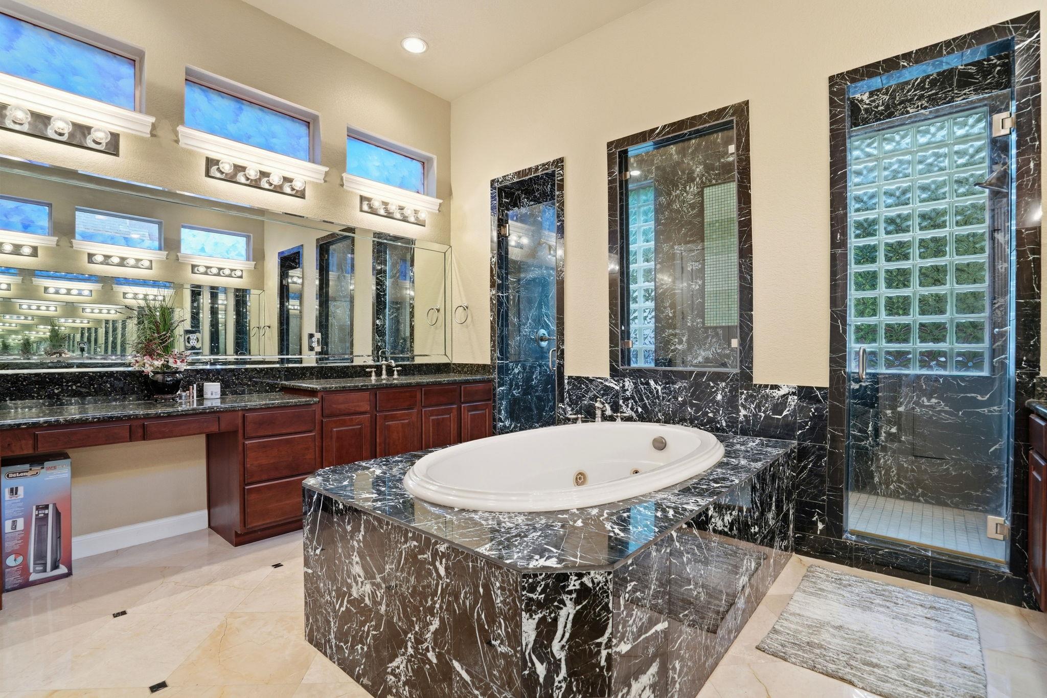 222 Vailco Ln, Austin, TX 78738