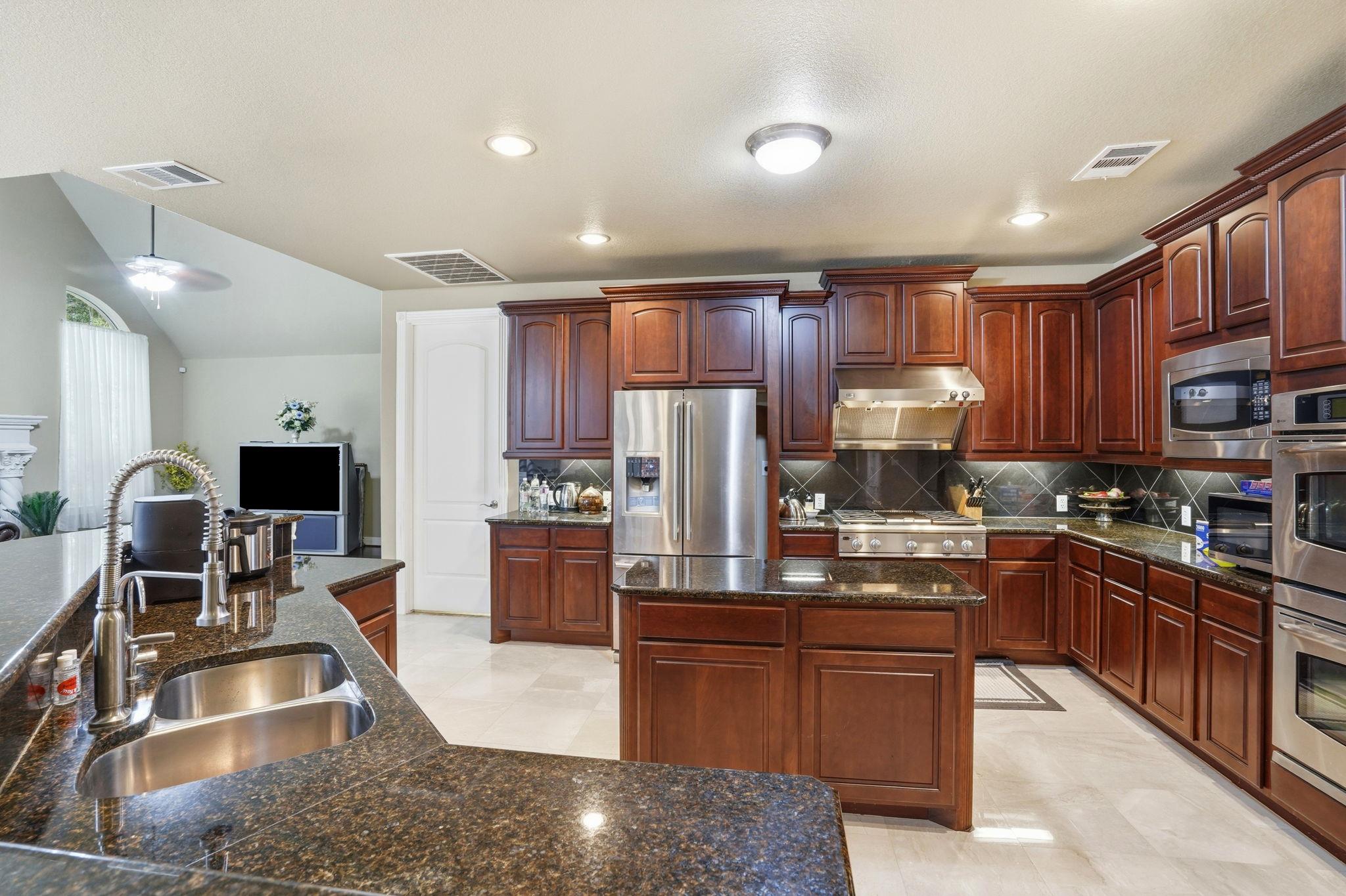 222 Vailco Ln, Austin, TX 78738