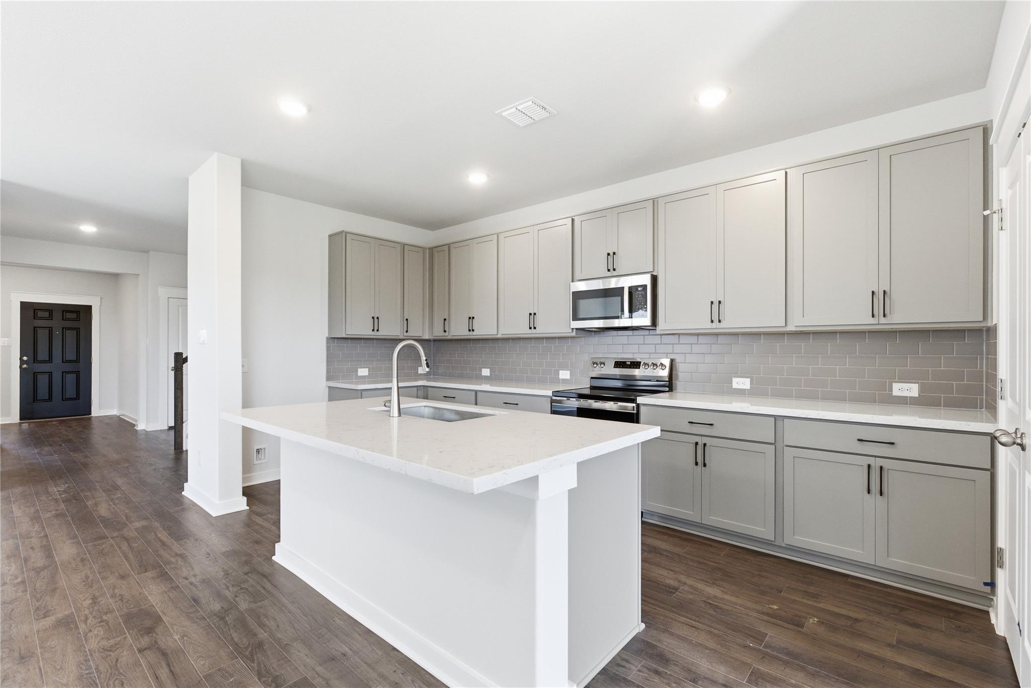 238 Seattle Slew Dr, Jarrell, TX 76537