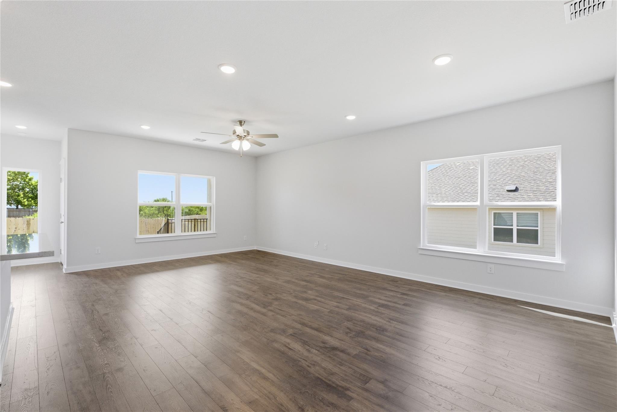 238 Seattle Slew Dr, Jarrell, TX 76537