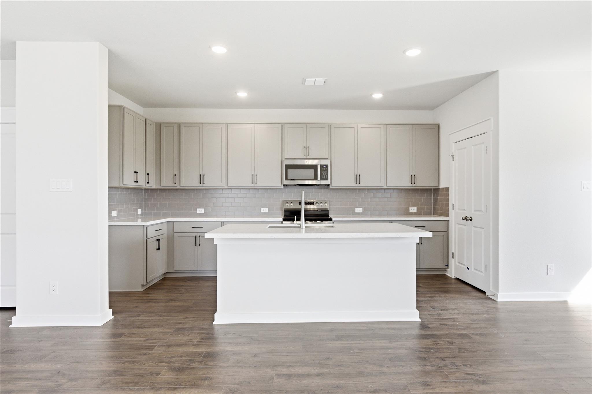 238 Seattle Slew Dr, Jarrell, TX 76537
