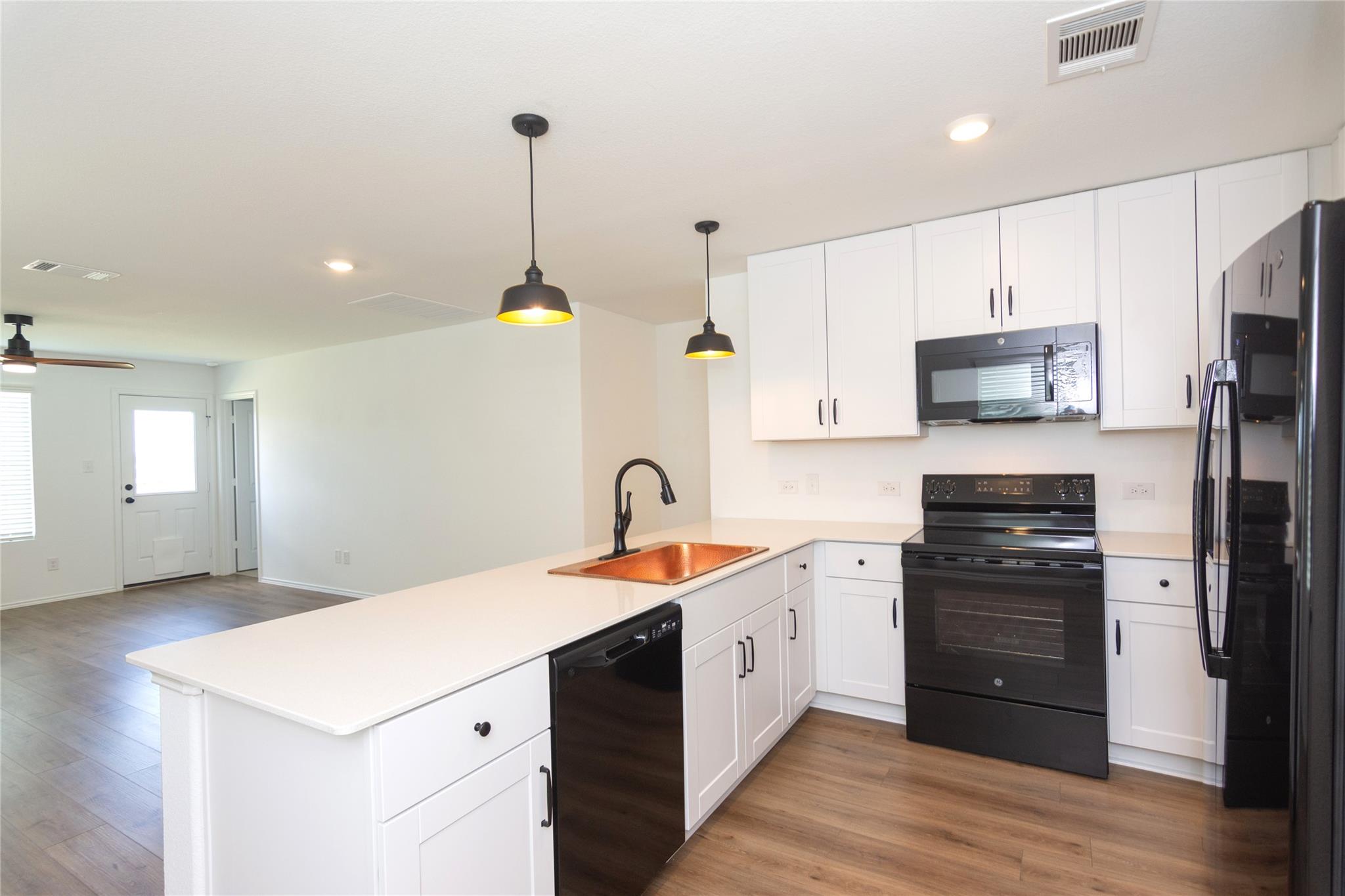 548 Rancho Del Cielo Loop, Jarrell, TX 76537