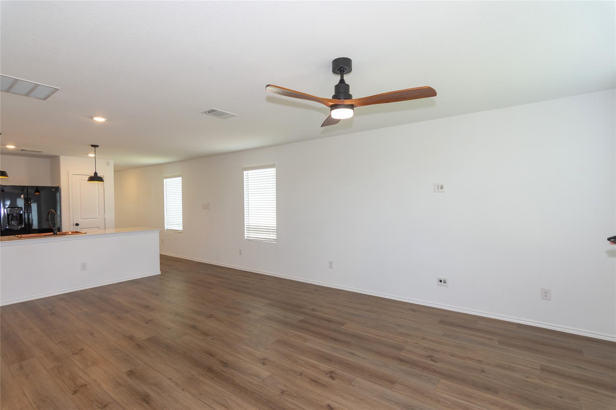 548 Rancho Del Cielo Loop, Jarrell, TX 76537