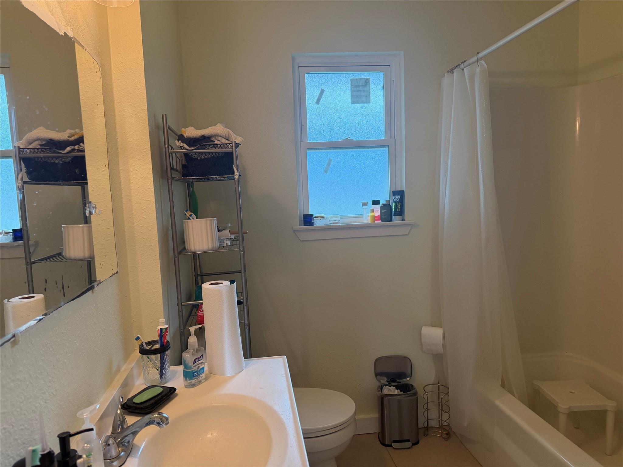 5600 Ponciana Dr, Austin, TX 78744
