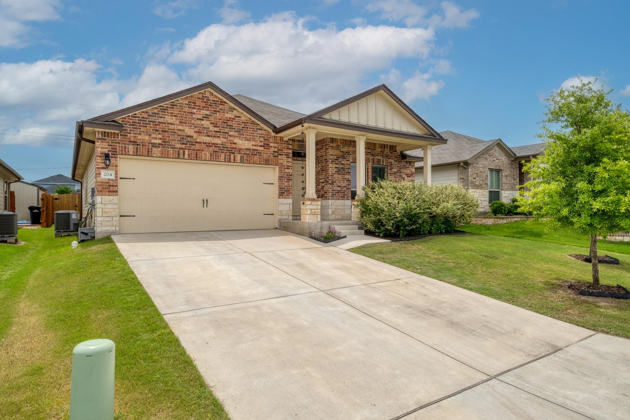 204 Taggart Trl, Jarrell, TX 76537