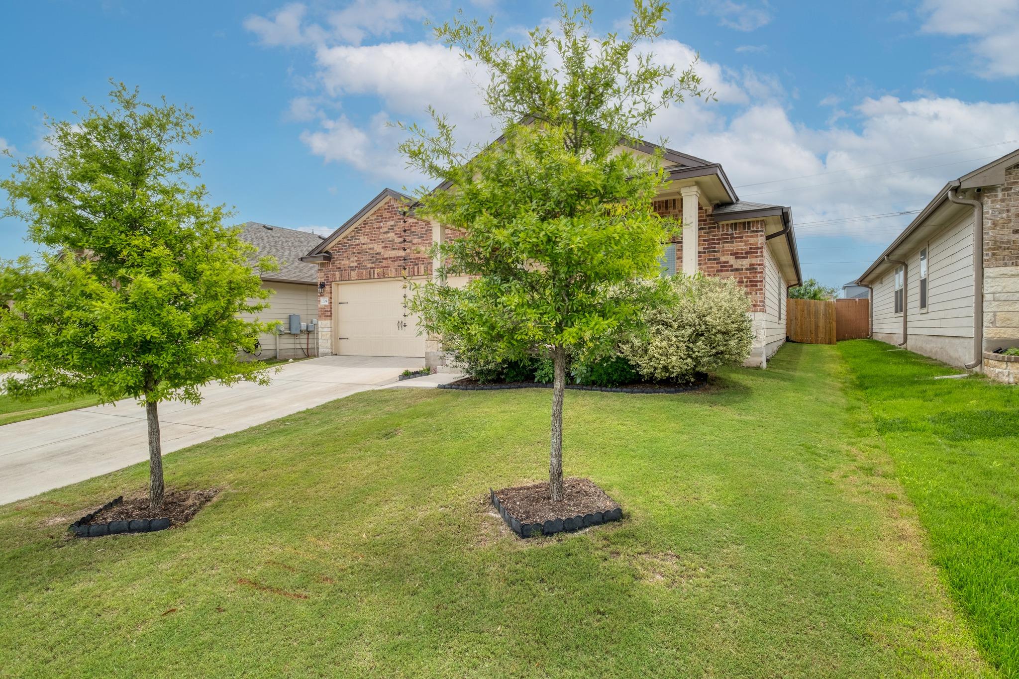 204 Taggart Trl, Jarrell, TX 76537