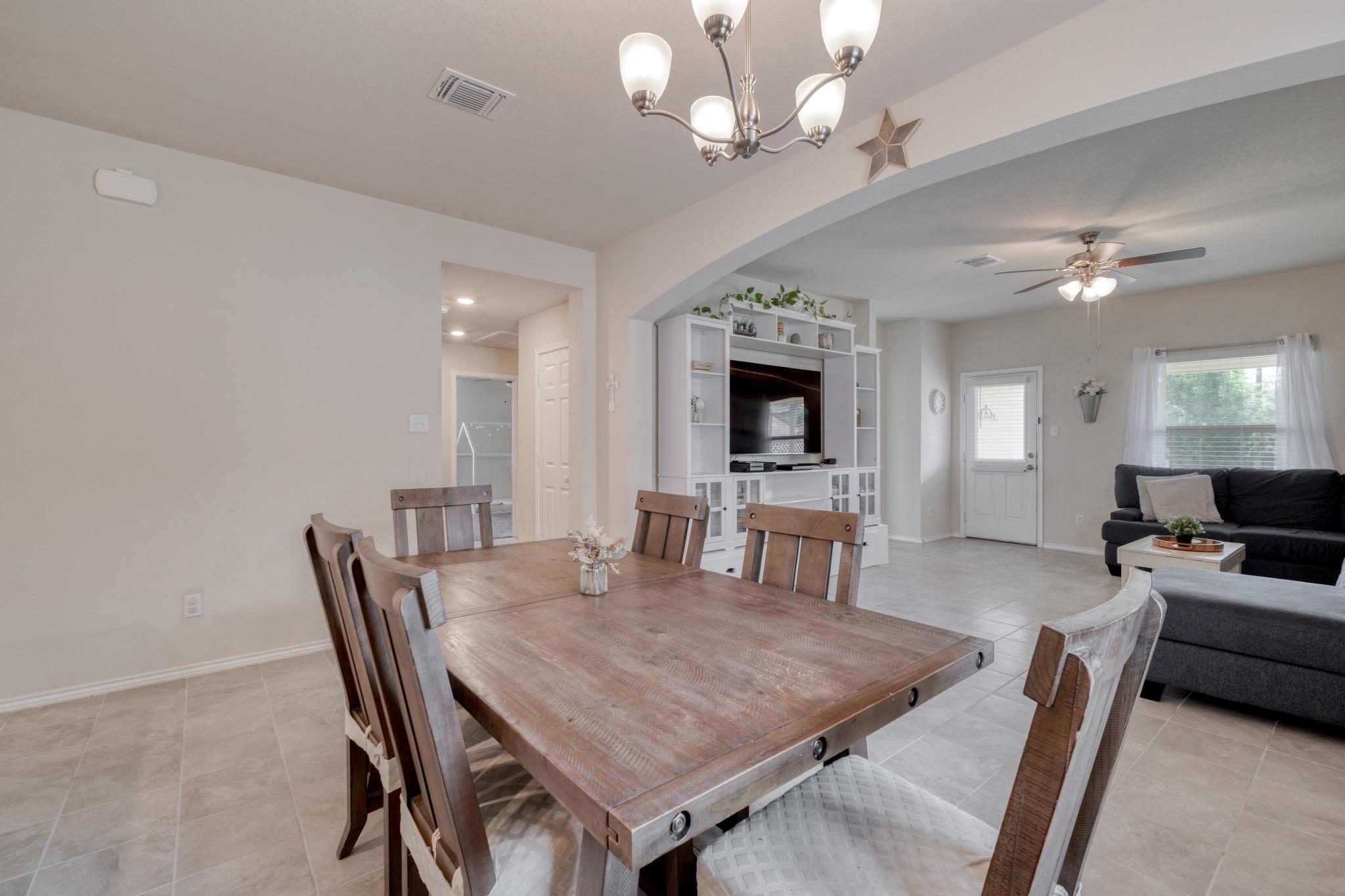204 Taggart Trl, Jarrell, TX 76537