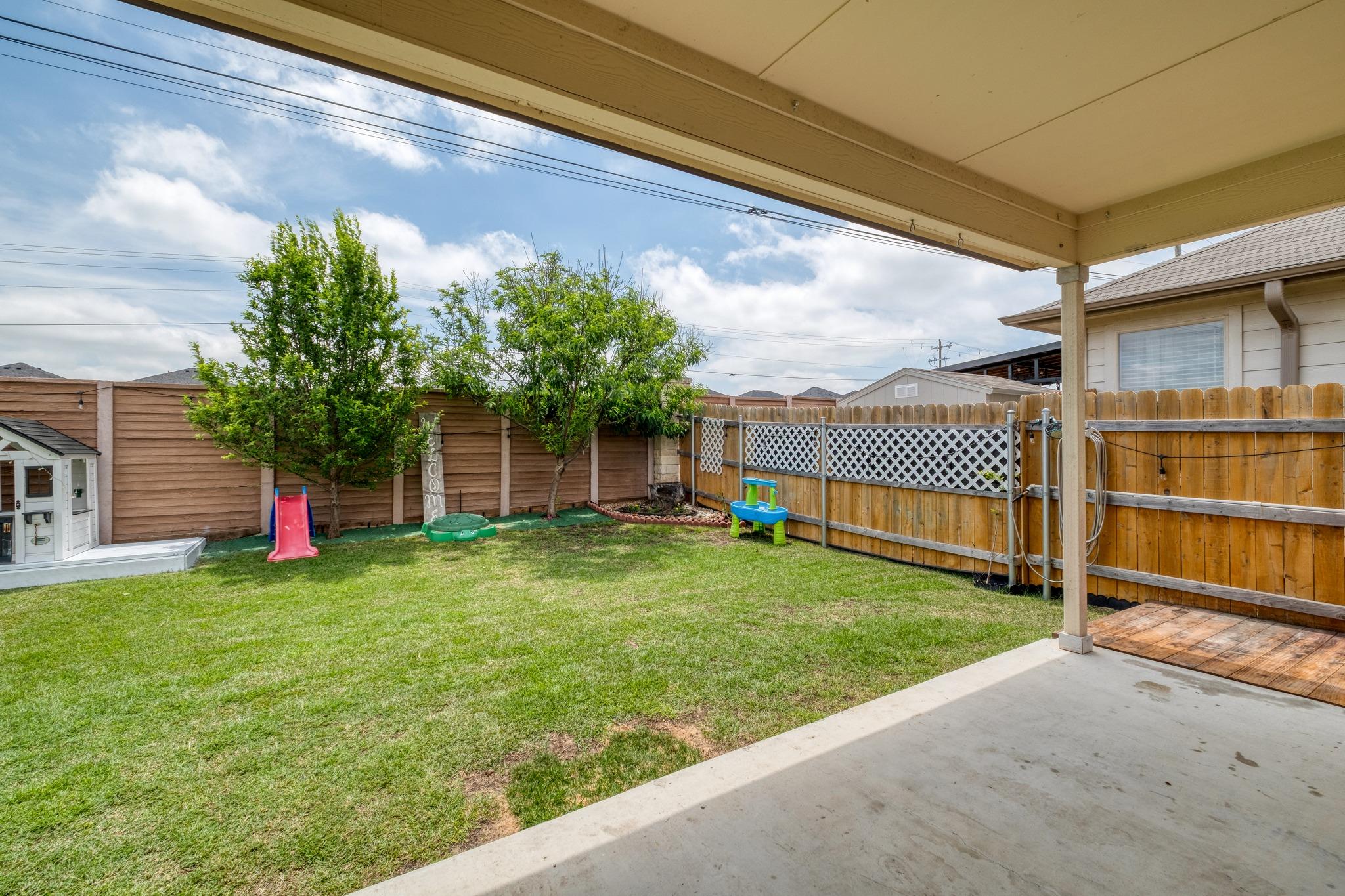 204 Taggart Trl, Jarrell, TX 76537