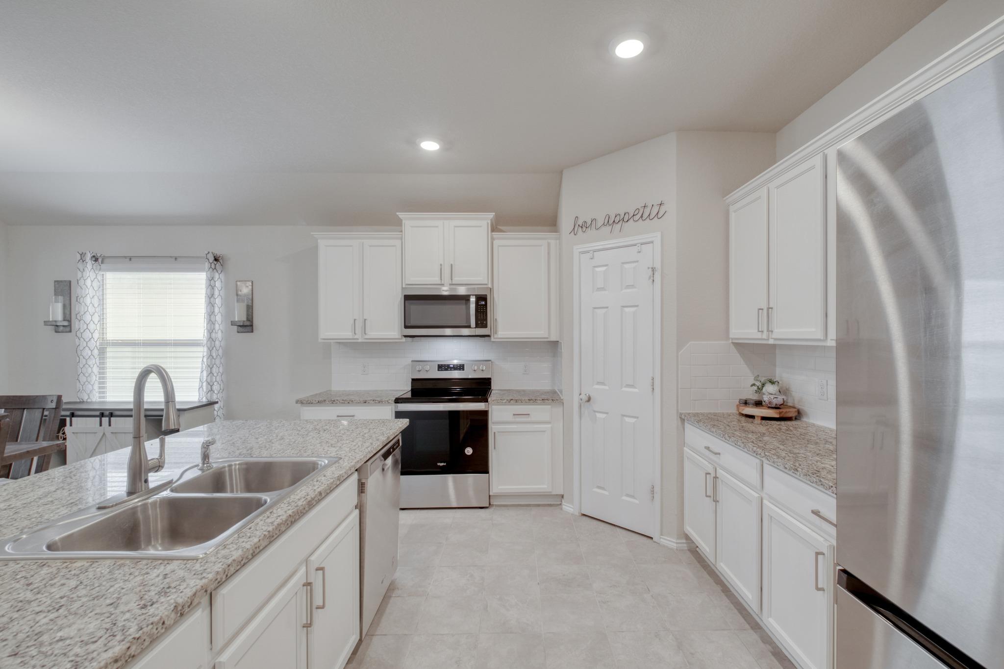 204 Taggart Trl, Jarrell, TX 76537