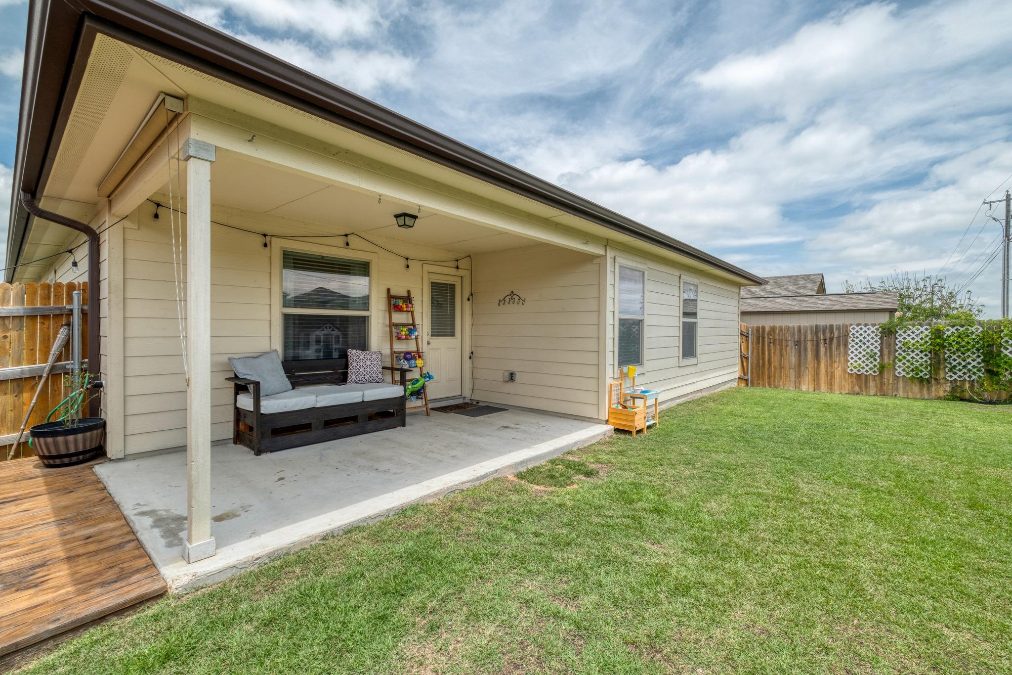 204 Taggart Trl, Jarrell, TX 76537