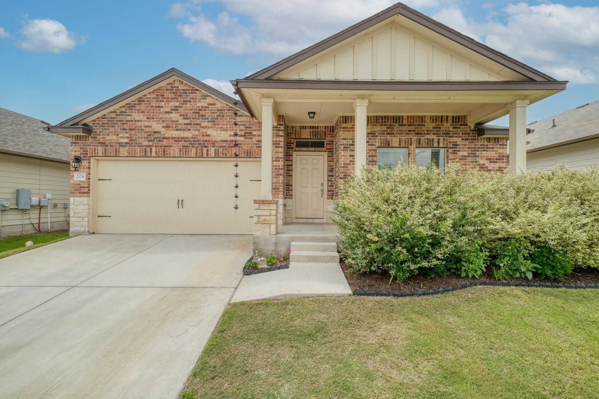 204 Taggart Trl, Jarrell, TX 76537