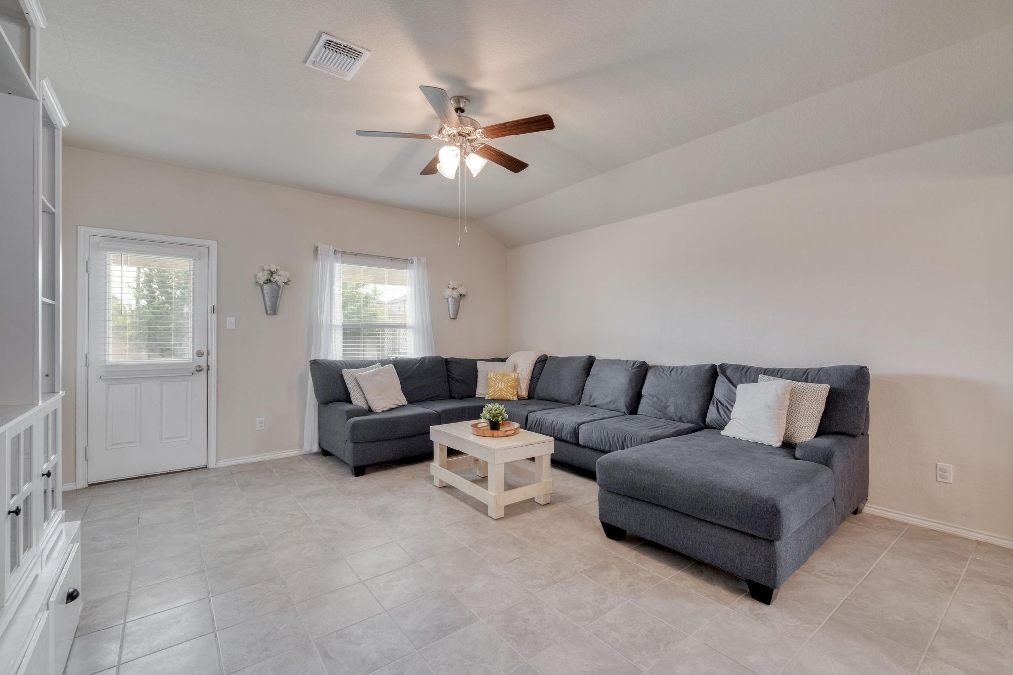 204 Taggart Trl, Jarrell, TX 76537